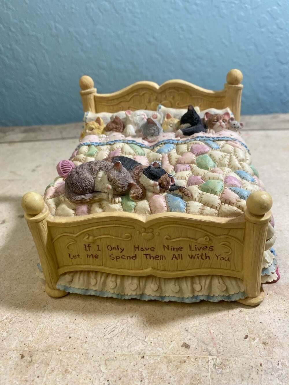 San Francisco Music Box Co. Marjorie Sarnat 1995 Nine Lives Cats in Bed Music